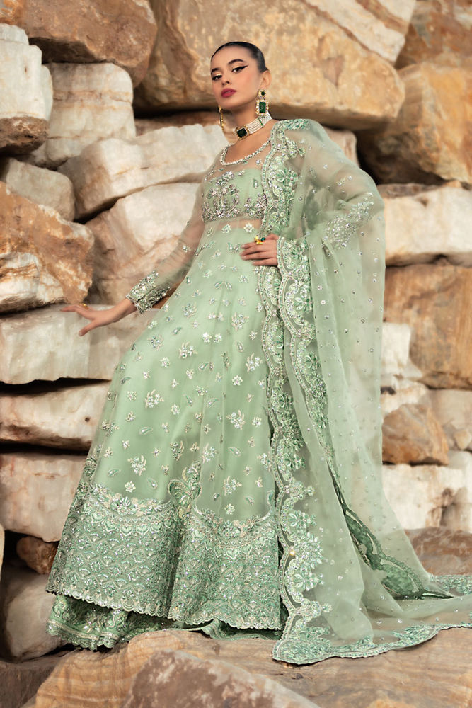 Engagement bride | Pakistani fancy dresses, Beautiful pakistani dresses,  Pakistani bridal dresses